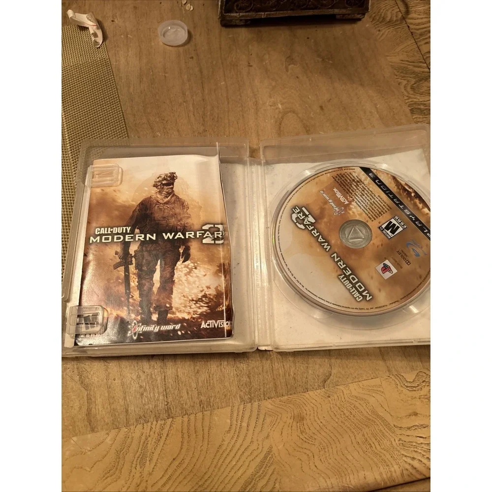 Call of Duty: Modern Warfare 2 (PlayStation 3, 2009) With Manual PS3